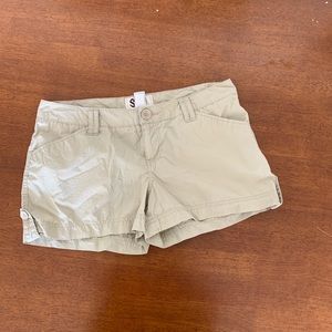 Women’s Khaki Shorts Size: 9